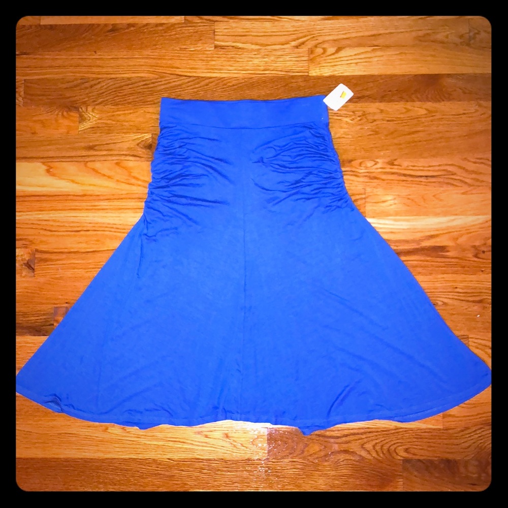 NWT skirt by three dots